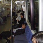 <b>특이</b>하게 자는 일본놈