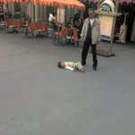 나 저거 <b>사</b>줘어어~~! <b>사</b><b>줄</b>때까지 안 일어날 꺼야!