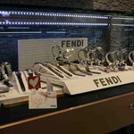 <b>무빙</b>매거진 3월 "love" 매장 압구정 "mosaic"