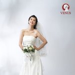 한예슬은 웨딩드레스를 입어도 섹시하네.... 세상 너무 불공평하다...
