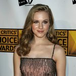 섹시한 눈길을 보내는 에반 레이첼 <b>우드</b>