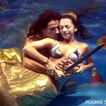 <b>물속</b>에 인어공주와 왕자.