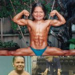 세계최고의 근육질 소년 8살 보디빌더