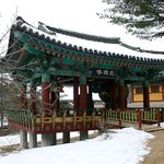 20여<b>일전</b>의 낙산사 범종루의 모습...