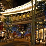 101 빌딩 뒤의 뉴욕 뉴욕과 <b>미쓰</b>비스 백화점 사이 - 일산 라페스타...