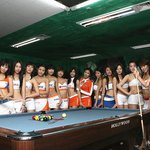<b>당구</b>치는 레이싱걸들..
