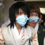 소아<b>병동</b> 방문한 동방신기