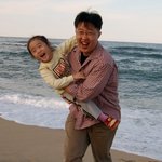 동해 바다에서의 즐거운 <b>포옹</b>