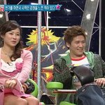 조심성 없는 <b>현영</b> 방송중 과감한 치마까기