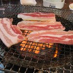 <b>군침</b> 도는 삼겹살
