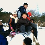 흰눈이 펑펑..<b>폭설</b>..그래도아이들은 즐거워