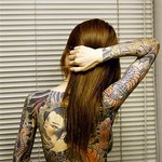 미모의 <b>전직</b> 야쿠자의 회고록.. 문신 봐라~