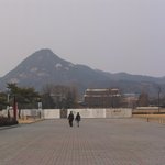 경복궁광장과 부<b>암산</b>