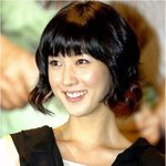 슬아 이수경, <b>첫</b> 주인공! 쑥스러운 미소로 <b>인사</b>
