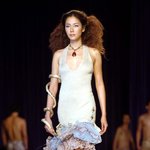 황인영 패션쇼에서 <b>도발</b>적 매력 발산!