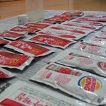 <b>시큼</b>하고 알싸한 맛의 케찹!!