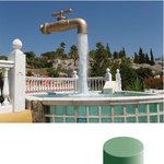 착시 사진. 허공에 뜬 ‘골리앗’ 수도꼭지