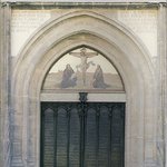 95개조를 붙였던 문. 청동 표면에 95개조가 <b>부조</b>로 새겨져 있다.