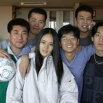 한가인 낯선남자들이랑 어깨<b>동무</b>하고 노메이크업 직찍