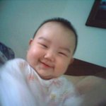 웃음이 <b>예사</b>롭지 않네요