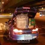 <b>이삿짐</b>도 잘나르는 스포츠카-