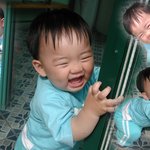 숨박꼭질하는 아기의 이쁜모습