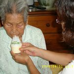 103살 되신 할머니를 공경하는 나의 아내