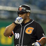 롯데, 호세와 30만 <b>달러</b>에 재계약