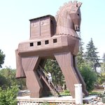 전설이 된 트로이의 <b>목마</b>