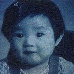 이 소녀 누굴까요?