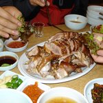 <b>족발</b>..