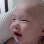웃는 아들 <b>동건</b>