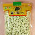 나무에 매달린 쌀 과자.. 피스타치오
