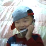 휴대폰 들고 있는 장한이..... 귀<b>엽당</b>