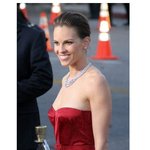 빨간 드레스 입은 힐러리 스웽크, <리핑> <b>la</b>프리미어 시사회 현장