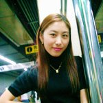 지하철 역에 서 있는 여자..<b>리플</b> 많이!!!!