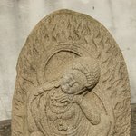 석조 <b>불상</b>? 보살상?