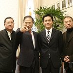 이명박 주연의 <b>한중</b> 합작영화?...명박이..오디 삿대질이야!!!