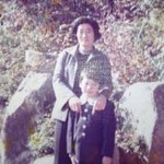 1976년 초등학교2학년 <b>봄소풍</b>에서 어머님과함께