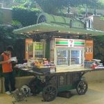 <b>이동식</b> 편의점 이거 진짜맞아??