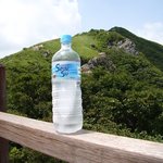 뙤약볕 아래 <b>얼음물</b> 한 모금