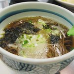 시원하고 새콤한 모밀<b>국수</b>