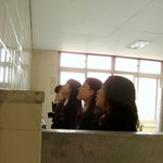 므흣한 여학생들 거기서 뭐<b>하셈</b>?