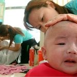 군대를 가서 미용실 마줌<b>마가</b> 아이의 머리를 짤라줍니다.ㅎㅎㅎ