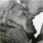 30년을 같이한 노부부 <b>처럼</b>
