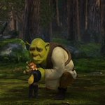 슈렉과 장<b>화신</b>은고양이의 사이좋은 모습