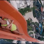 아찔한 <b>미끄럼</b>틀