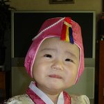 <b>한복</b>을 곱게 차려입고