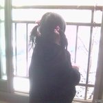 눈 오는 날 꼬마여인의 <b>우수</b>