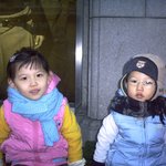 <b>명동</b> 길 모퉁이 어귀에서...